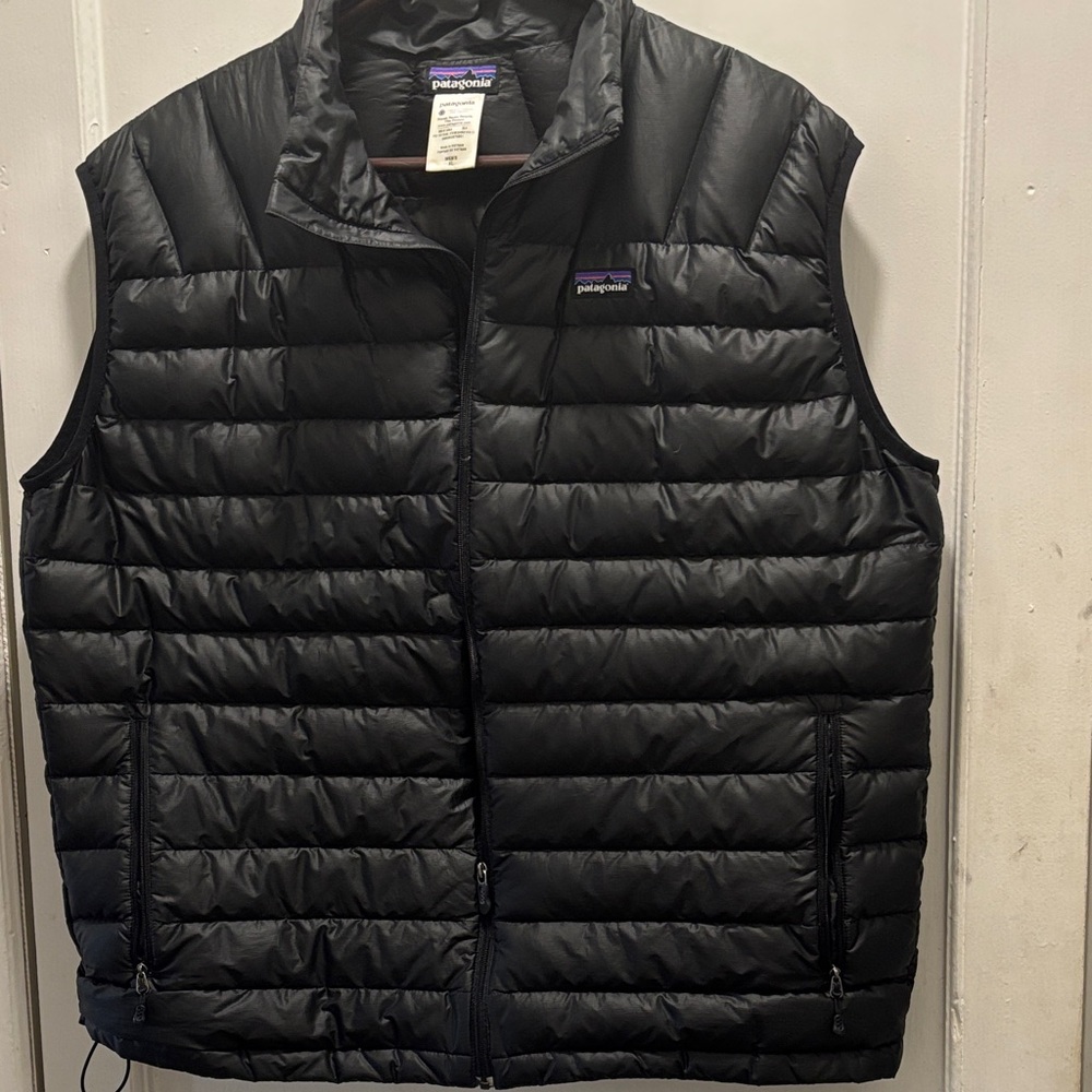 Patagonia Men's Dark Gray Quilted Vest